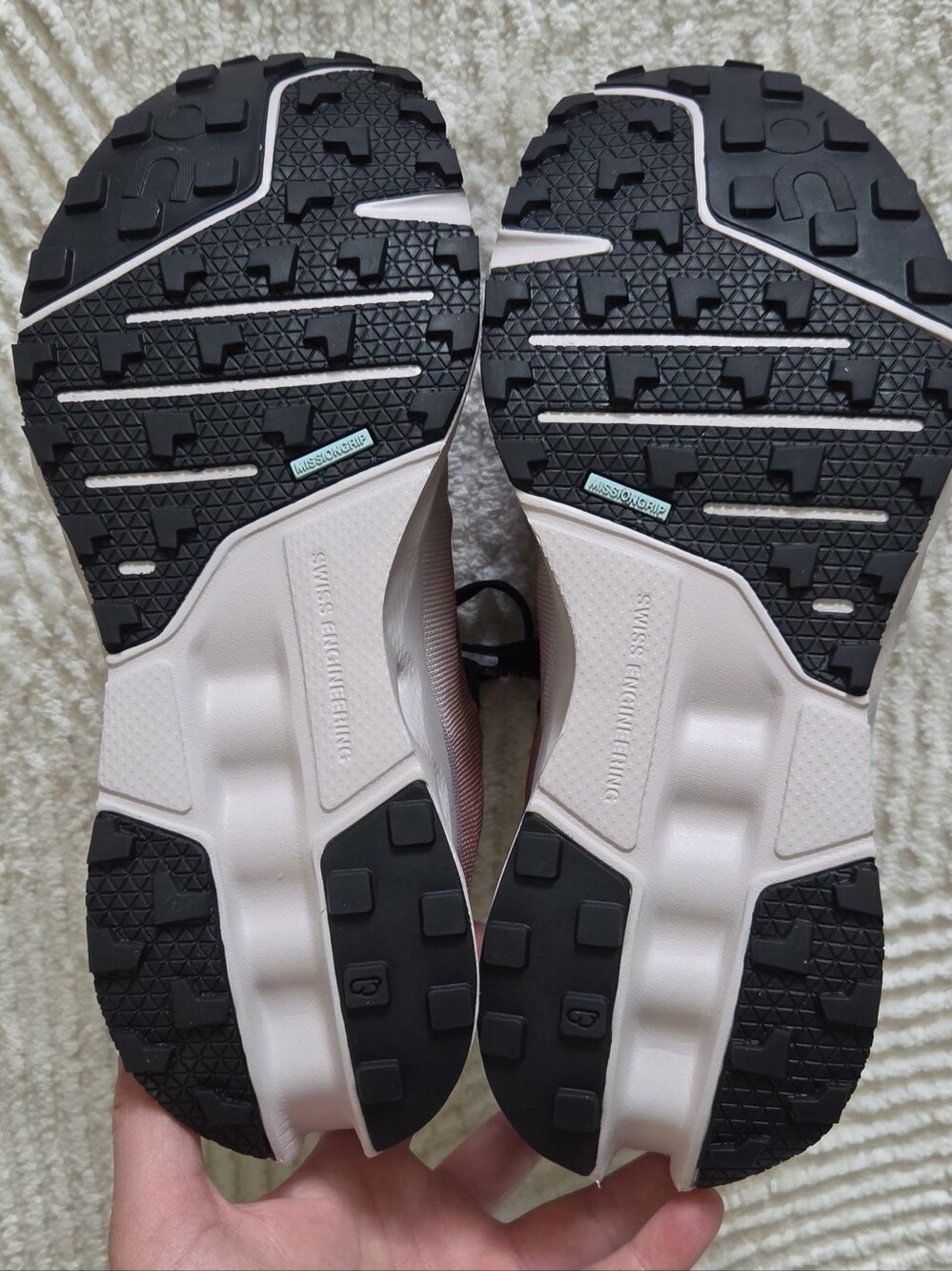 Womens On Running Cloudsurfer Trail Waterproof size 7.5 - Picture 9 of 11